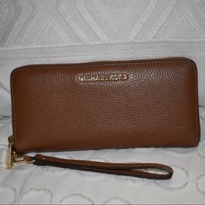 Michael Kors wristlet wallet